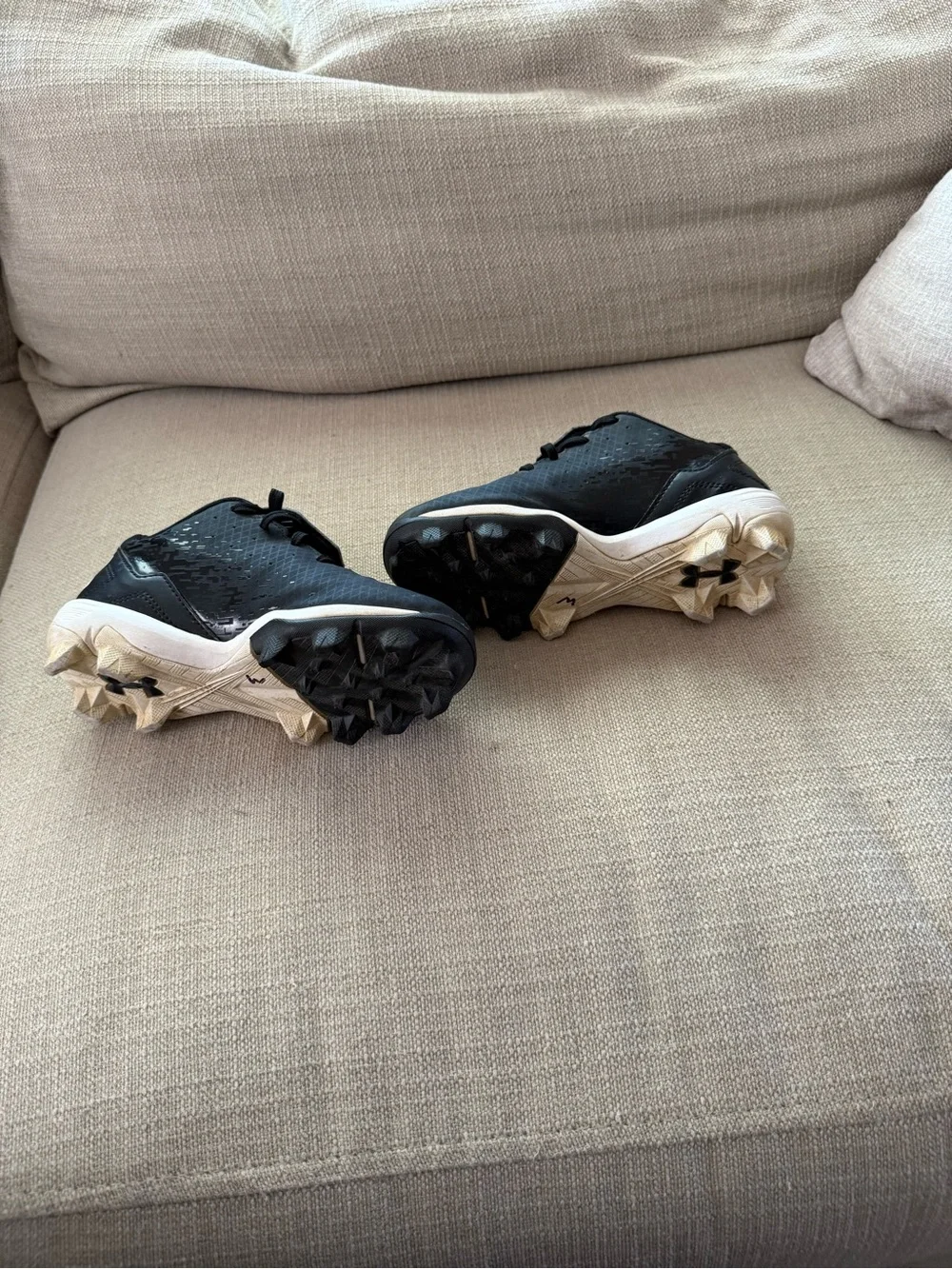 Under Armor Boys UA MLB SWITCH LOW JR BASEBALL SIZE 12K